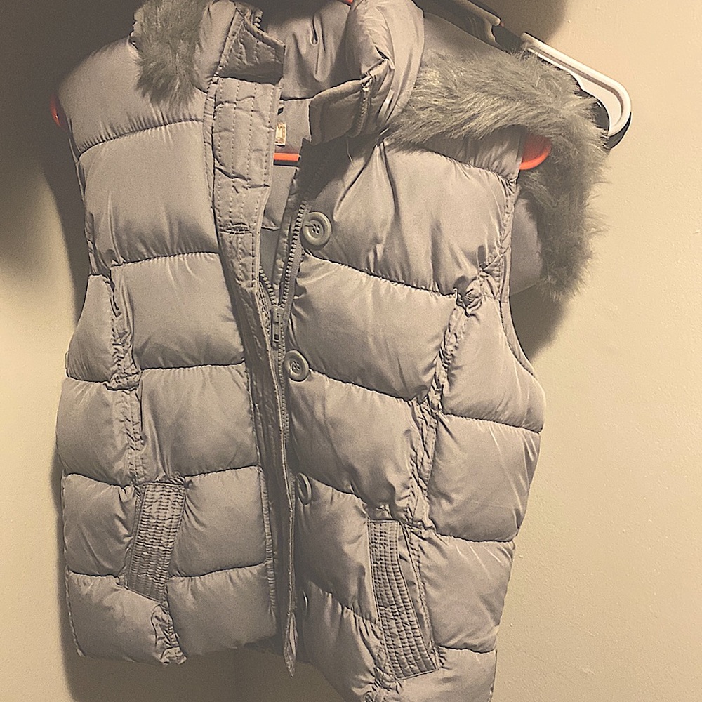 Gray Vest ( LIKE NEW )